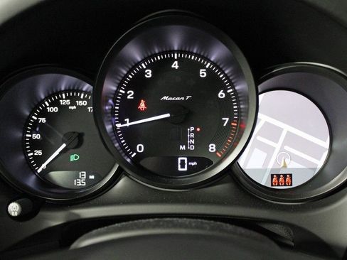 Certified 2025 Porsche Macan Turbo image 9