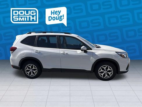 Used 2020 Subaru Forester Premium AWD/4WD image 2