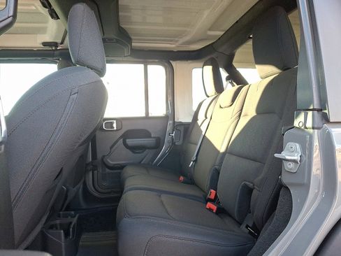 Used 2022 Jeep Wrangler Unlimited Sport S image 11