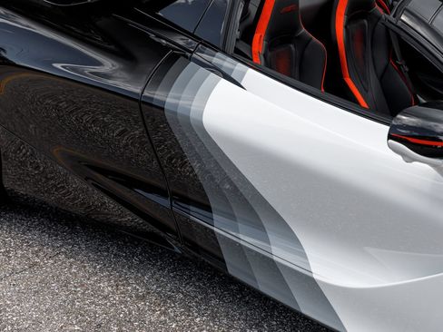 Used 2024 McLaren 750S Spider RWD image 20