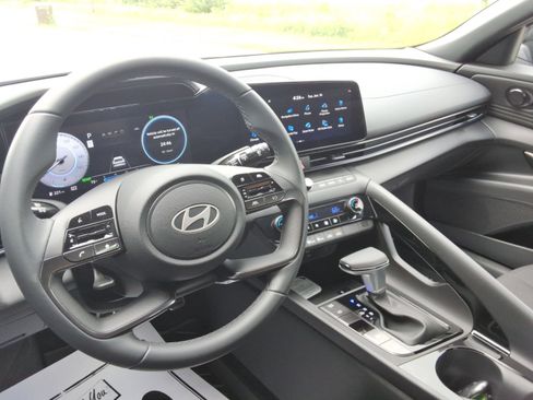 Used 2026 Hyundai Elantra Sport FWD image 12