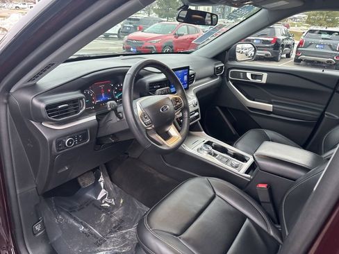 Used 2023 Ford Explorer XLT w/ Equipment Group 202A image 17