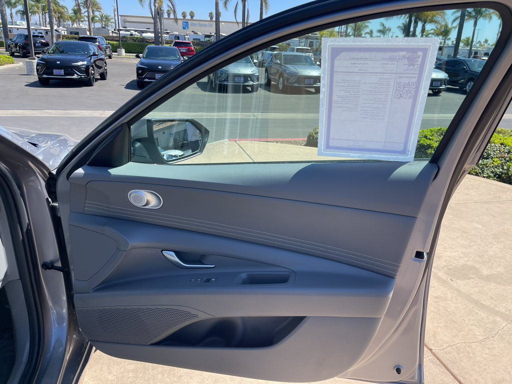 Used 2025 Hyundai Elantra SEL FWD image 14