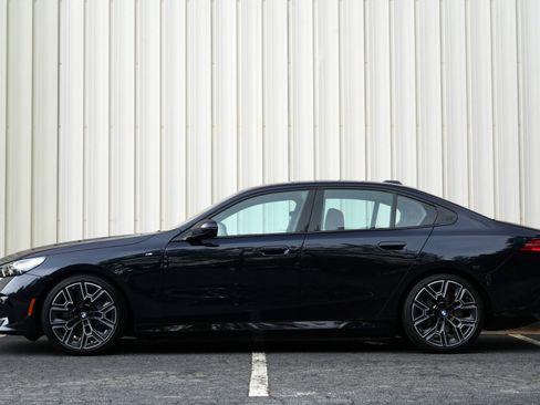 Used 2025 BMW i5 xDrive40 w/ M Sport Package AWD/4WD image 9