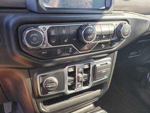 Used 2021 Jeep Gladiator Overland AWD/4WD image 23
