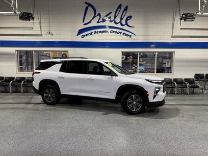 Used 2025 Chevrolet Traverse LT