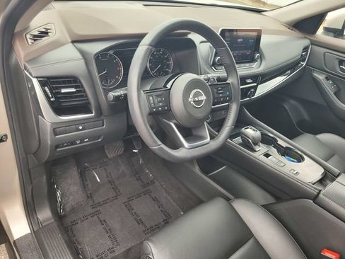 Used 2023 Nissan Rogue SL FWD image 12
