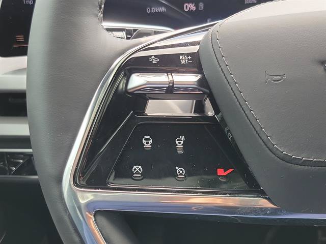 Certified 2026 Cadillac Vistiq Platinum w/ LPO, Floor Liner Package AWD/4WD image 39
