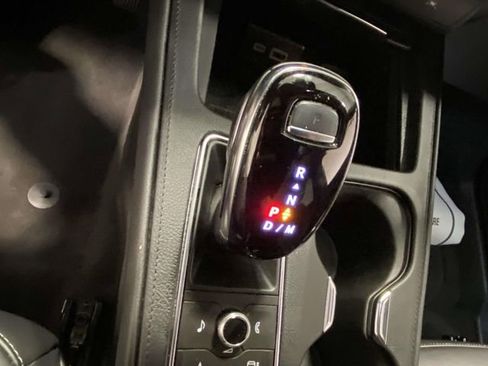 Used 2024 Cadillac XT4 Premium Luxury image 19