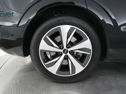 Used 2024 Audi Q8 e-tron Premium Plus w/ Premium Plus Package AWD/4WD image 9