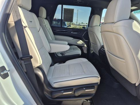 Used 2024 Cadillac Escalade Sport w/ LPO, ONYX Package image 29