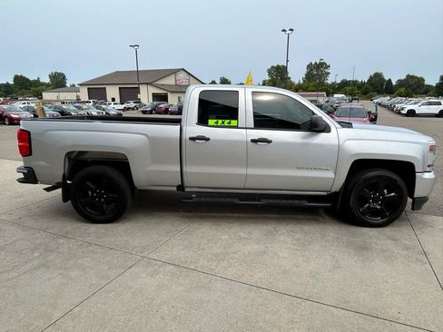 Used 2018 Chevrolet Silverado 1500 Custom w/ Custom Convenience Package AWD/4WD image 6