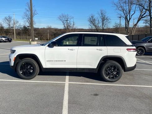 New 2025 Jeep Grand Cherokee Altitude AWD/4WD image 4