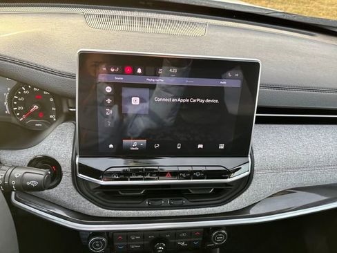 Used 2024 Jeep Compass Latitude image 19