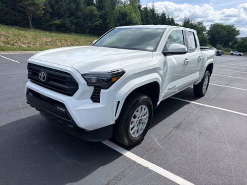 Certified 2025 Toyota Tacoma SR5 AWD/4WD image 1