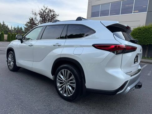 Used 2023 Toyota Highlander Platinum AWD/4WD image 7