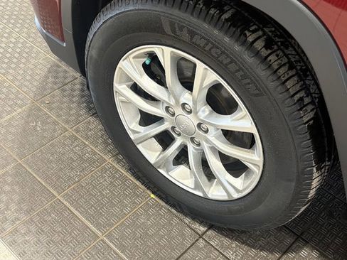 Used 2019 Jeep Cherokee Latitude w/ Popular Appearance Group image 5