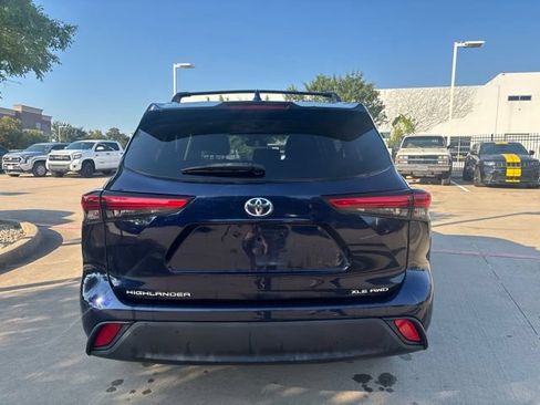 Used 2021 Toyota Highlander XLE AWD/4WD image 6