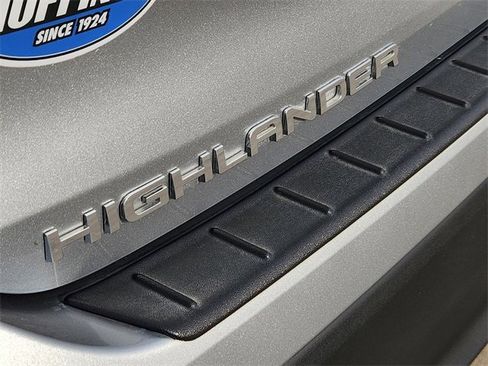 Used 2023 Toyota Highlander XLE image 11