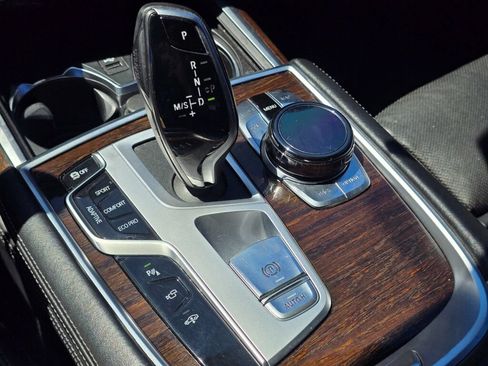 Used 2020 BMW 740i w/ M Sport Package RWD image 35