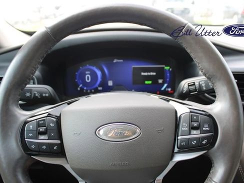 Used 2022 Ford Explorer Platinum image 10