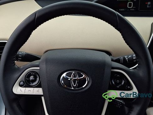 Used 2017 Toyota Prius Three FWD image 19