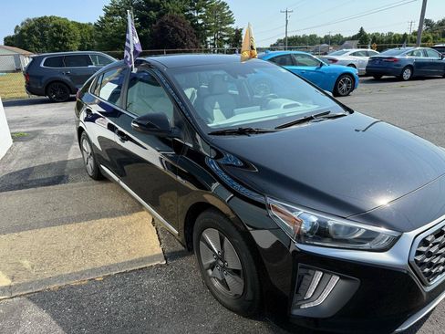 Used 2020 Hyundai Ioniq SE FWD image 5