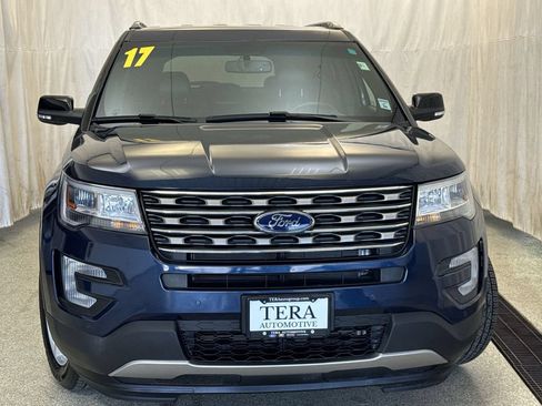 Used 2017 Ford Explorer XLT w/ Equipment Group 202A AWD/4WD image 4