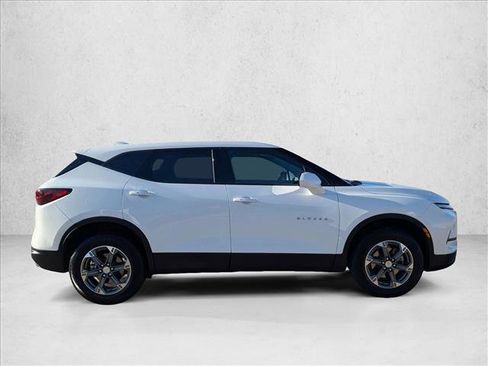 Used 2025 Chevrolet Blazer LT image 4