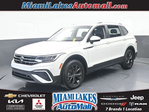 Used 2024 Volkswagen Tiguan SE FWD image 1