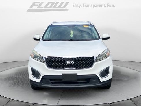 Used 2017 Kia Sorento AWD image 3