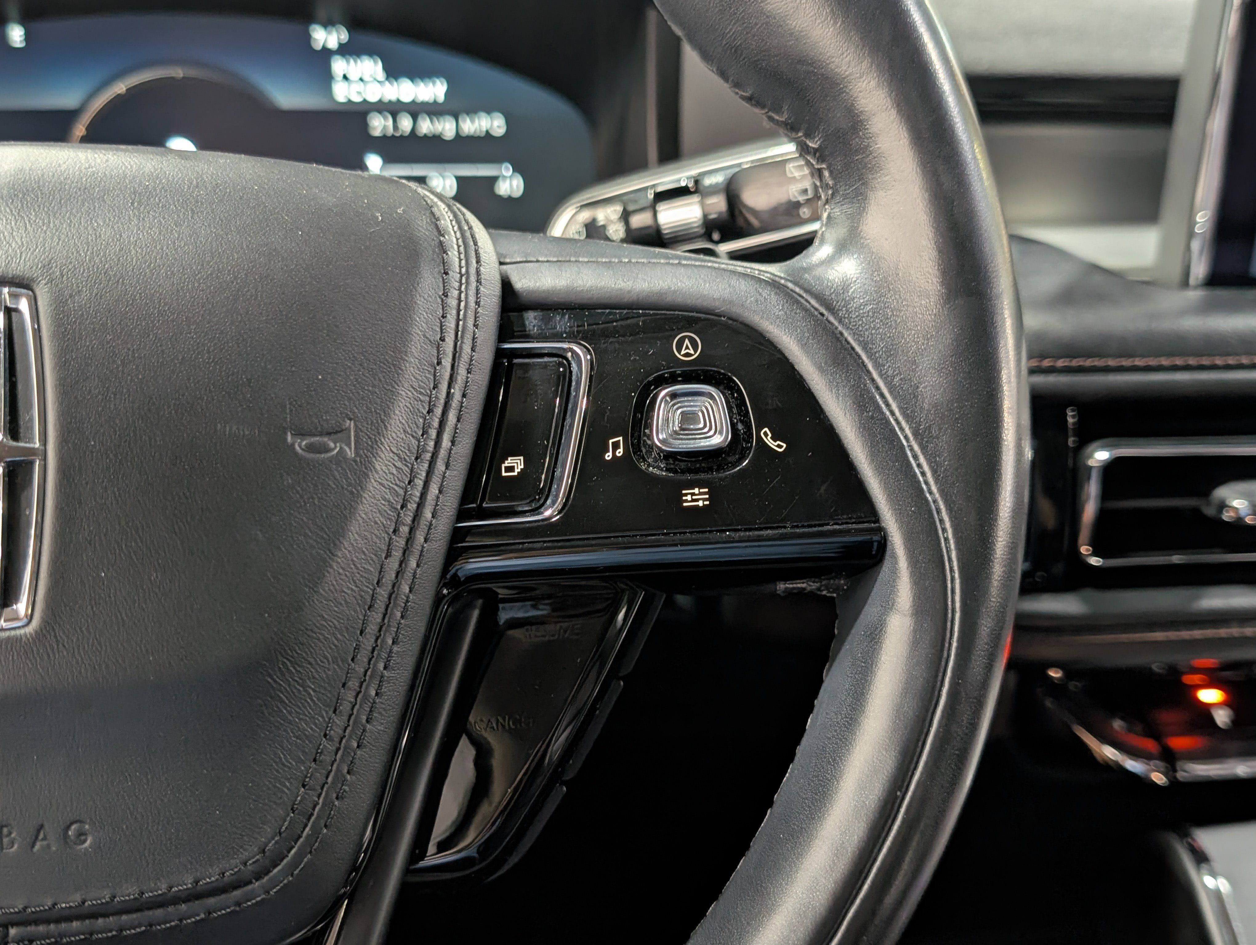 Used 2020 Lincoln Aviator AWD image 16