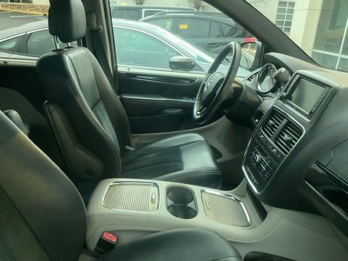 Used 2016 Dodge Grand Caravan SXT image 4