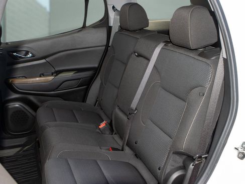 Used 2022 GMC Acadia SLE w/ Driver Convenience Package image 11