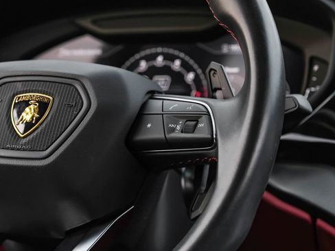 Used 2022 Lamborghini Urus image 17