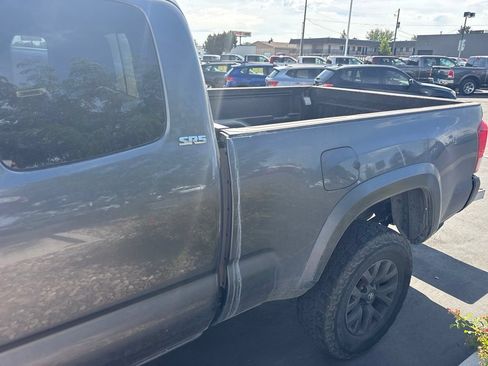 Used 2022 Toyota Tacoma SR5 AWD/4WD image 4