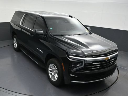 Used 2025 Chevrolet Suburban LS RWD image 23