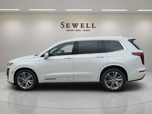 Used 2023 Cadillac XT6 Premium Luxury w/ Technology Package FWD image 2