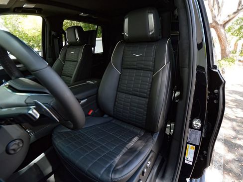 Used 2026 Cadillac Escalade Platinum Sport w/ LPO, ONYX Package AWD/4WD image 34