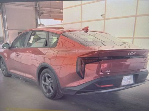 Used 2025 Kia K4 LXS image 4