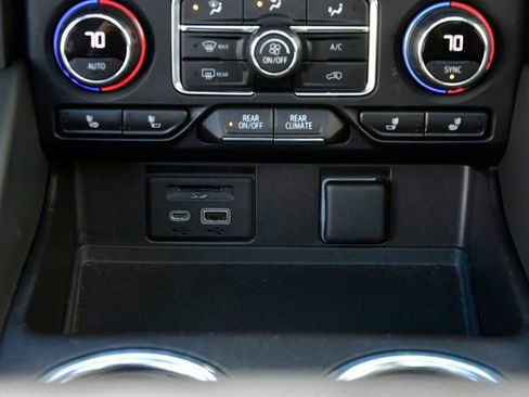 Used 2021 Chevrolet Suburban RST w/ Luxury Package image 28