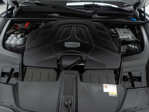 Used 2023 Porsche Cayenne Platinum Edition image 37