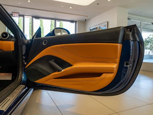Used 2016 Ferrari California T RWD image 25