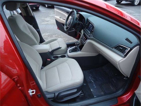 Used 2017 Hyundai Elantra SE image 14