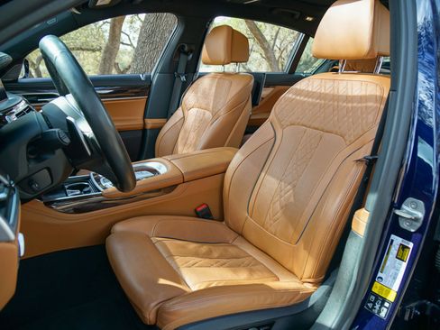 Used 2020 BMW 750i xDrive image 18