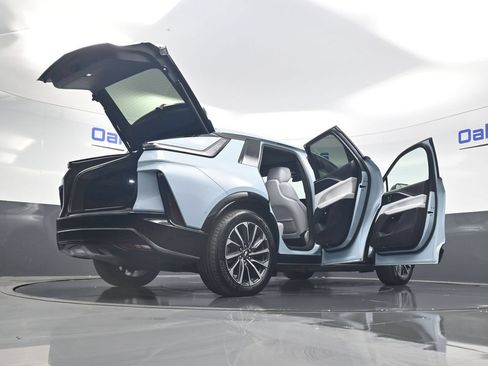 Used 2024 Cadillac Lyriq Sport RWD image 59
