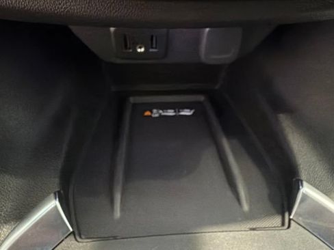 Used 2023 Chevrolet Traverse LT FWD image 23