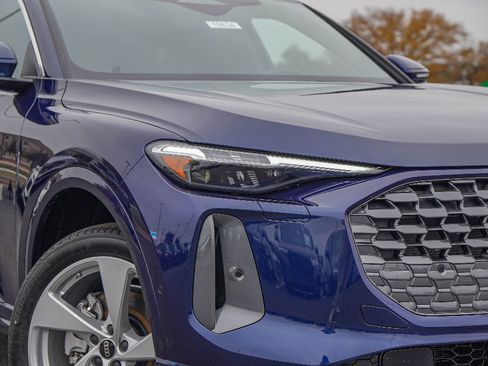 New 2025 Audi Q5 Premium Plus image 2