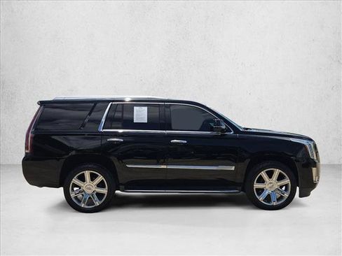Used 2018 Cadillac Escalade Luxury RWD image 4