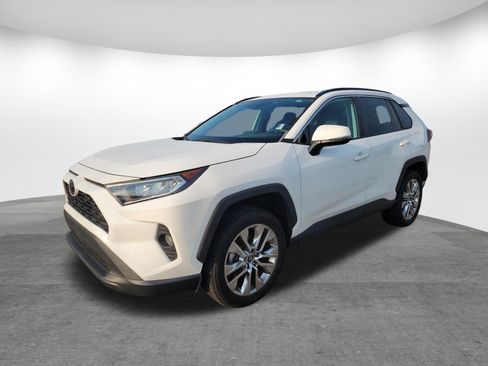 Used 2020 Toyota RAV4 XLE Premium FWD image 3